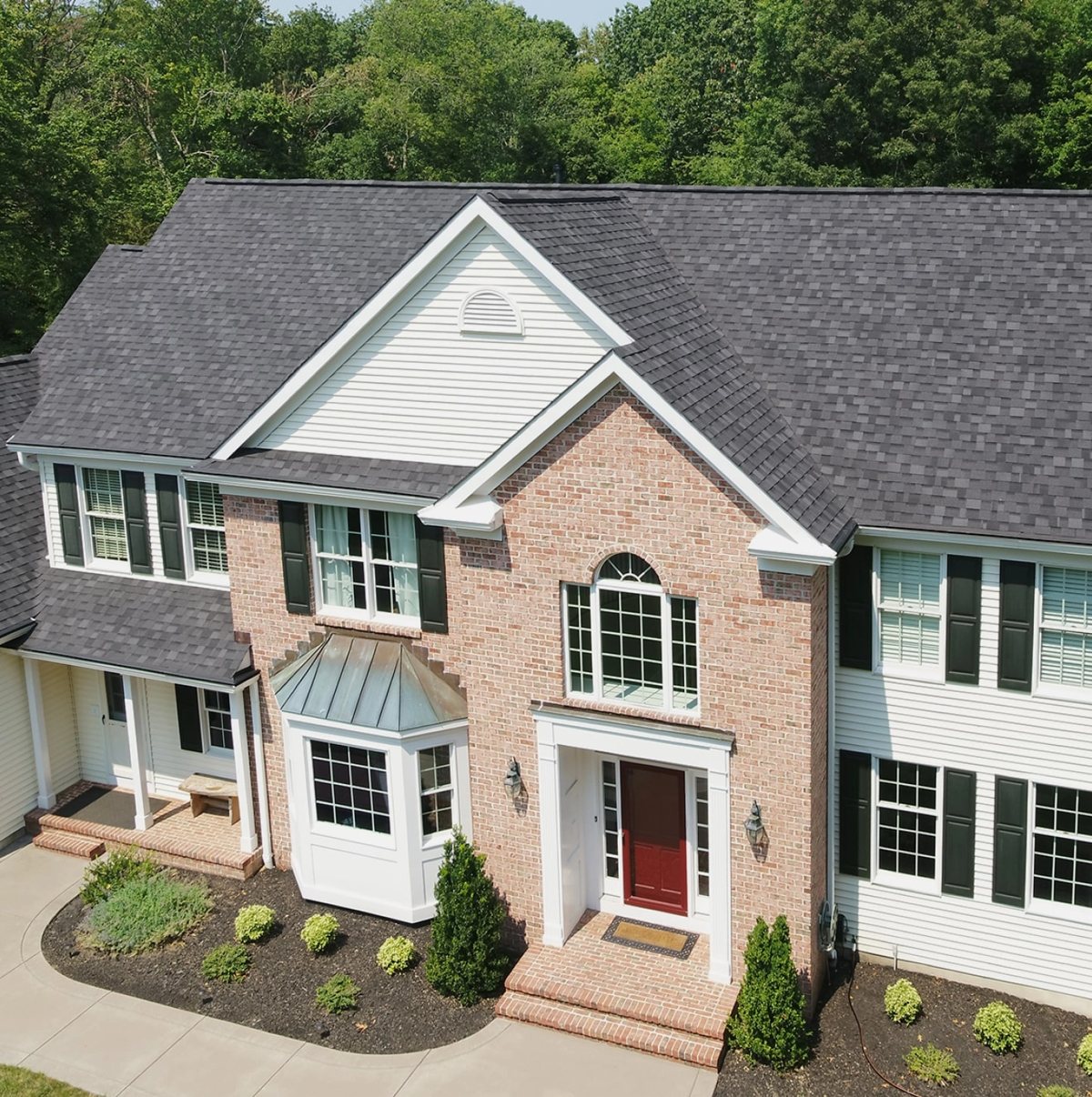 Home roofed with IKO Nordic™ in Granite Black